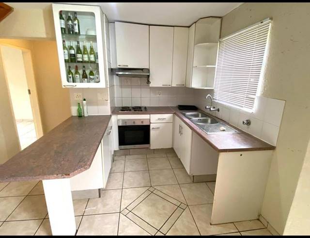 3 BEDROOM APARTMENT FOR SALE IN BASSONIA ROCK